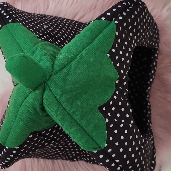 Brand New POLKA-DOT "STRAWBERRY" Shaped Soft Cat House-L - Picture 4 of 9
